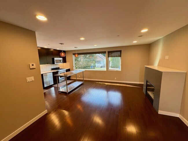 Building Photo - Beacon Hill Townhouse