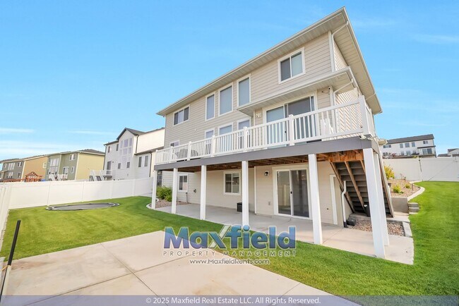 Building Photo - Modern EV Friendly Upgraded 5 BD 4 BA 3 GA...