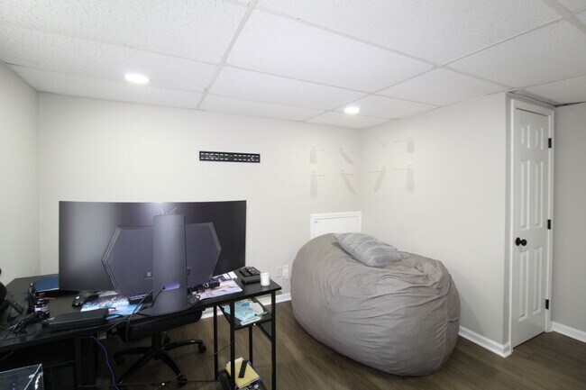 Building Photo - 3367 Oak Dr SW