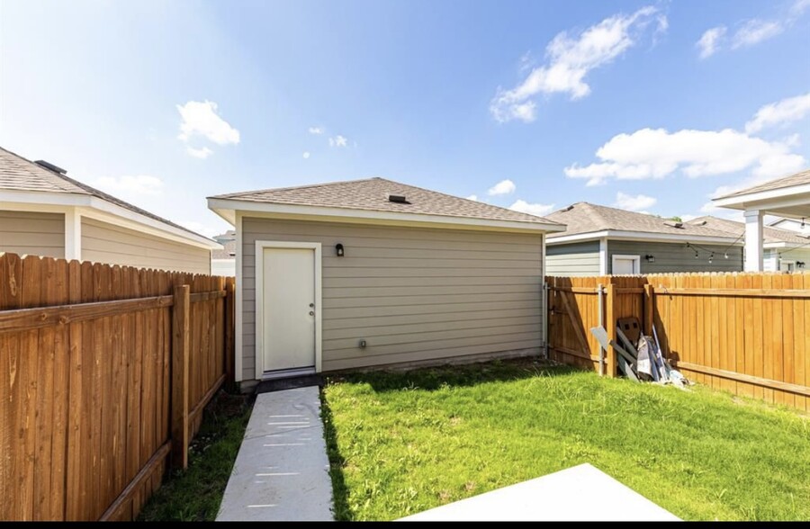 Building Photo - 2013 Arendale Dr