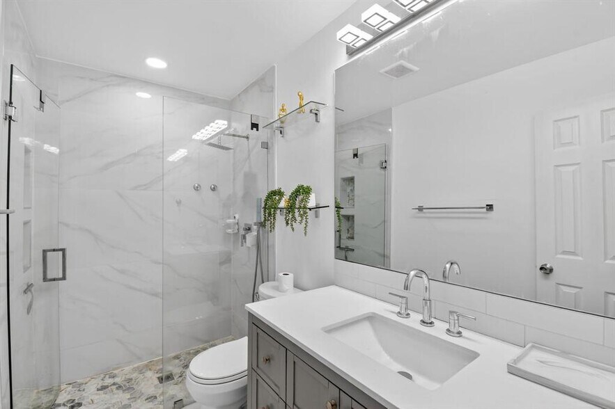 Building Photo - 554 NW 46th St