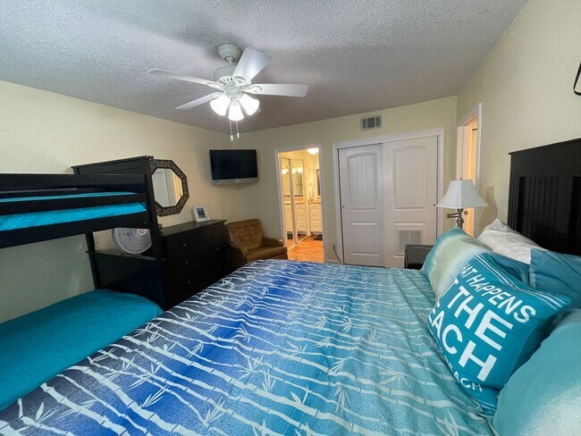 Building Photo - 2100 W Beach Drive