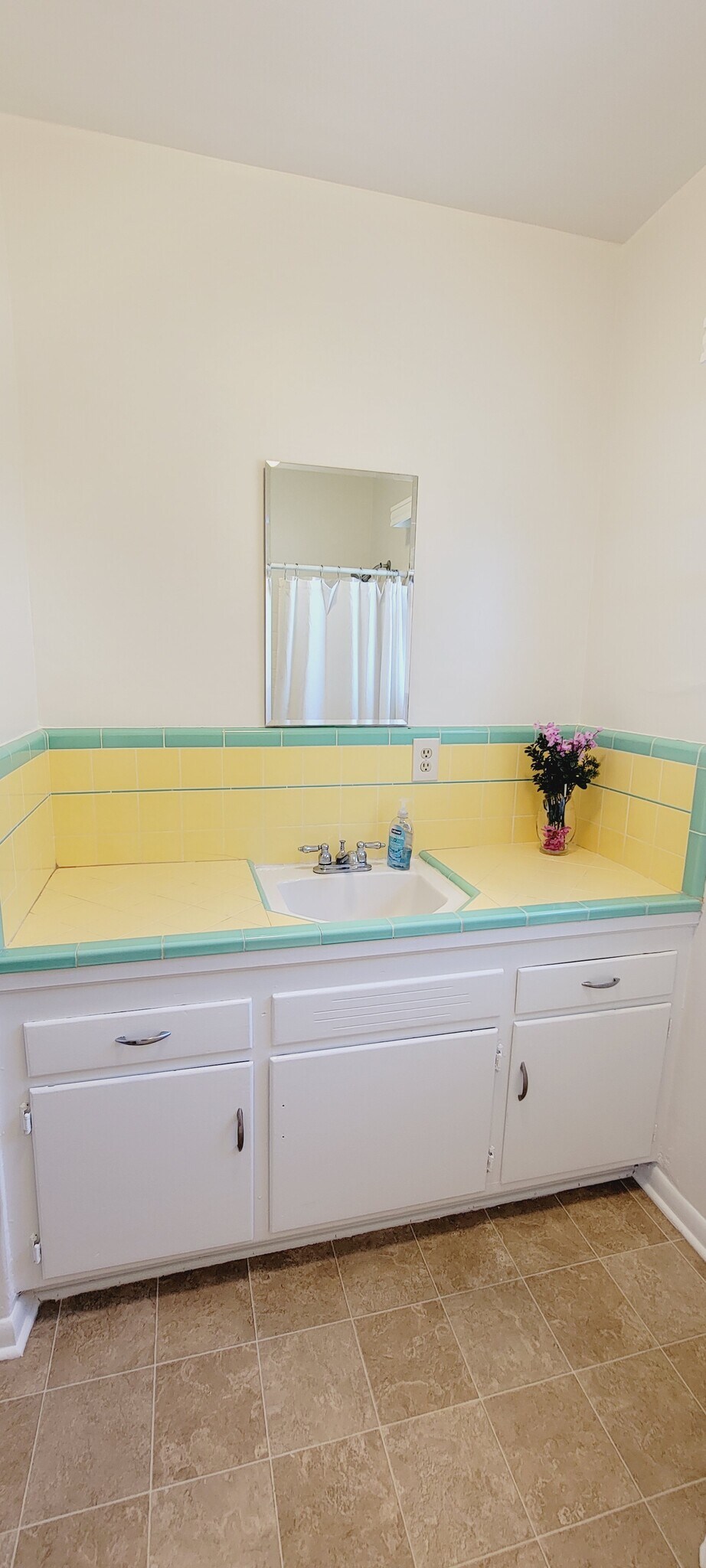 Building Photo - 16911 Glenetta Way