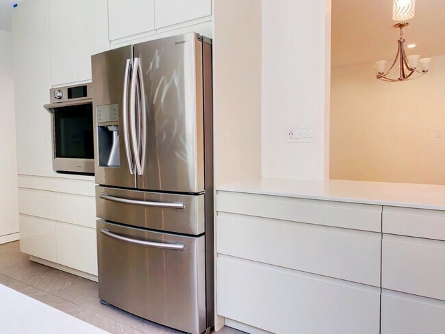 Building Photo - Charming, Remodeled 3-Bed / 3-Bath Home wi...