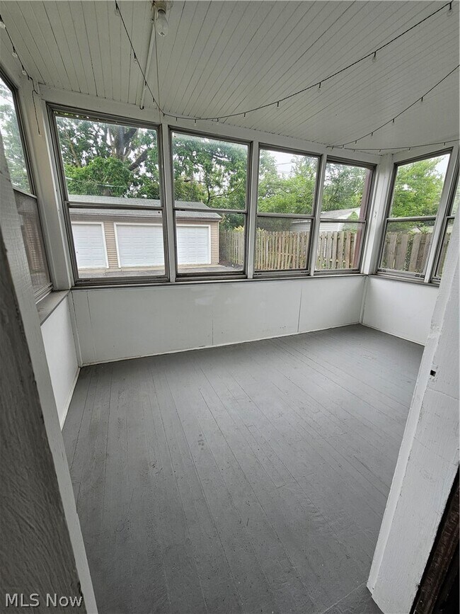 Building Photo - 2173 Brown Rd