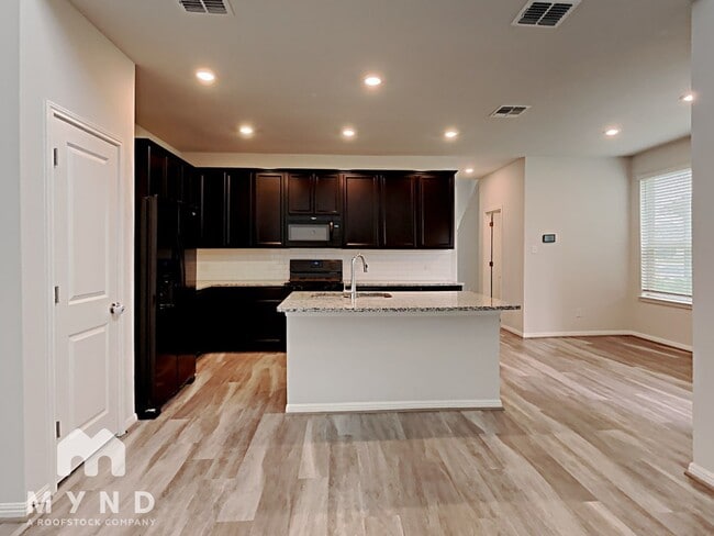 Building Photo - 5709 Pleasanton Pkwy