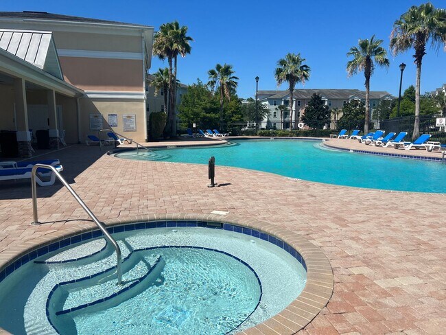 Building Photo - Stylish 3 Bedroom, 2 bath Condo with Woode...