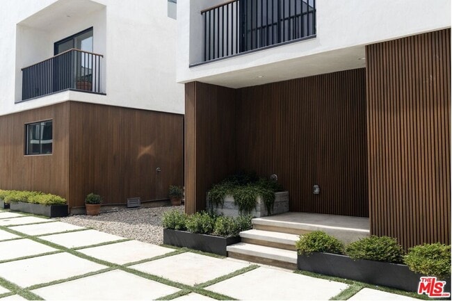 Building Photo - 623 Mariposa Ave