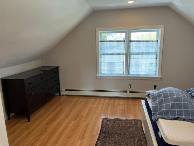 Building Photo - Three Bedroom Cape for Rent in Great Portland Neighborhood!