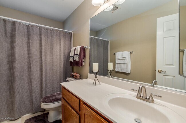 Building Photo - Location! Location! Beautiful 4 Bedroom/ 3 Bath Home! Ray/Kyrene