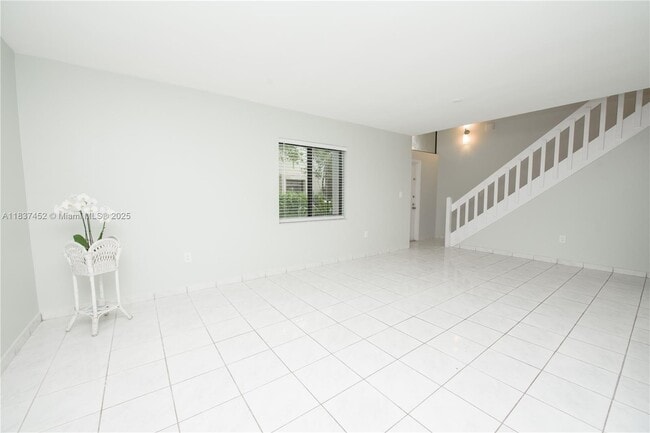 Building Photo - 10945 SW 113th Pl