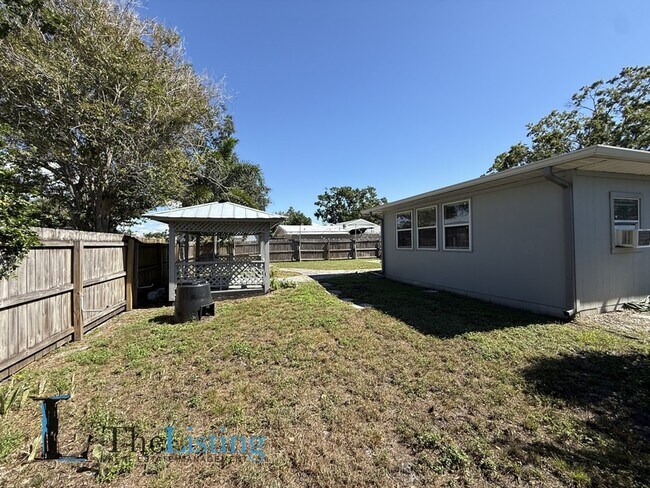 Building Photo - 4619 W Bay Villa Ave