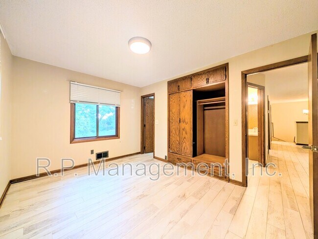 Building Photo - 15740 Pilar Rd N