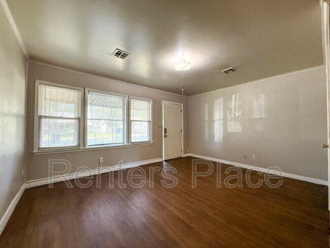 Building Photo - 3512 W 43rd Pl
