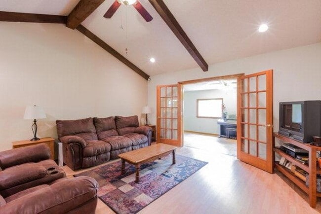 Building Photo - Cute & Convenient Home in Mission!