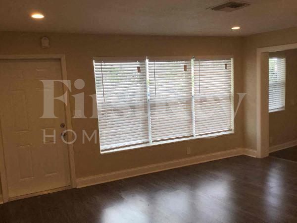 Building Photo - 2530 NE 9th Ave