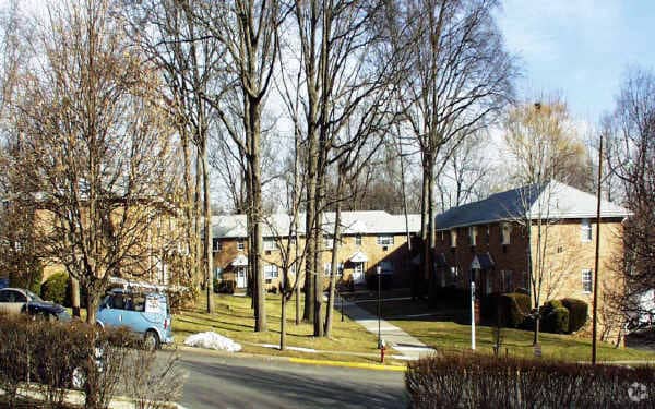 Primary Photo - 16-30 Van Buren Ave