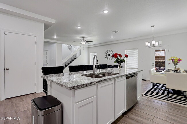 Building Photo - 12816 Linstead Ave