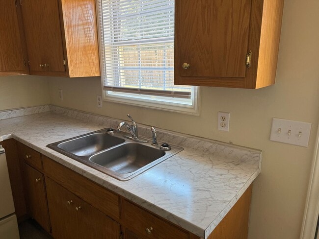 Building Photo - Two bedroom, 1 bath apartment in Graham (Park Place Apts)