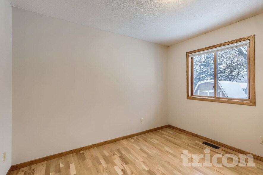 Building Photo - 5627 Lannon Ave NE