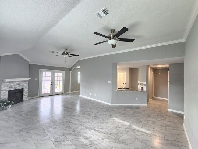 Building Photo - 6923 Creek Village Dr
