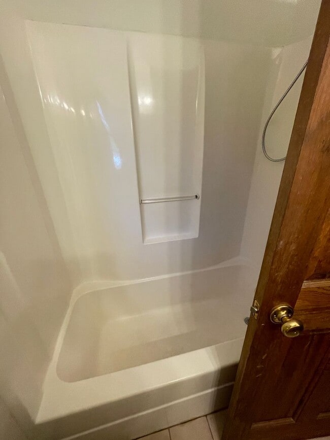 Building Photo - 3 Bedroom 2.5 Bath Townhome Located in Fou...