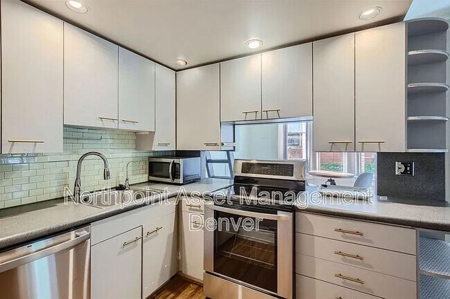 Building Photo - Newly Renovated Single Family Home | 1 BR/1BA | Fireplace!