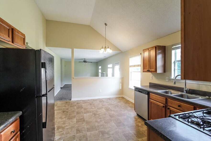 Building Photo - 824 Brisley Cir