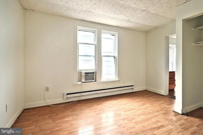 Building Photo - 504 Baltimore St