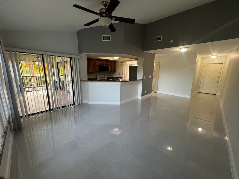 Building Photo - 13351 Greengate Blvd