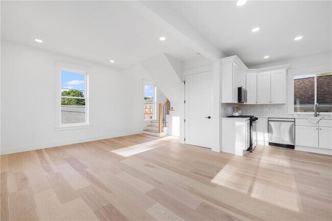 Building Photo - 7 Sheffield Ave