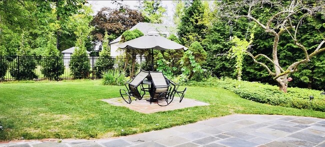 Building Photo - 1214 Vinita Ln