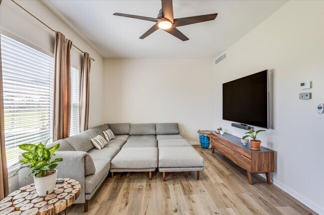 Building Photo - BEAUTIFUL 5 BEDROOM HOME  WITH LAKE VIEW A...