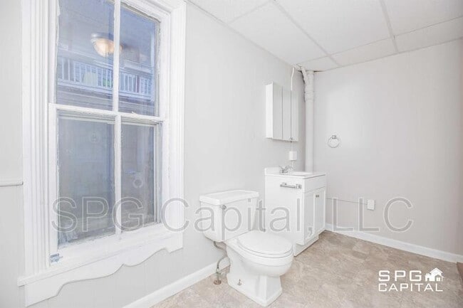 Building Photo - 427 Hood St