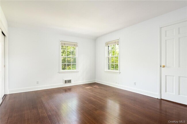 Building Photo - 11 Sunset Ln