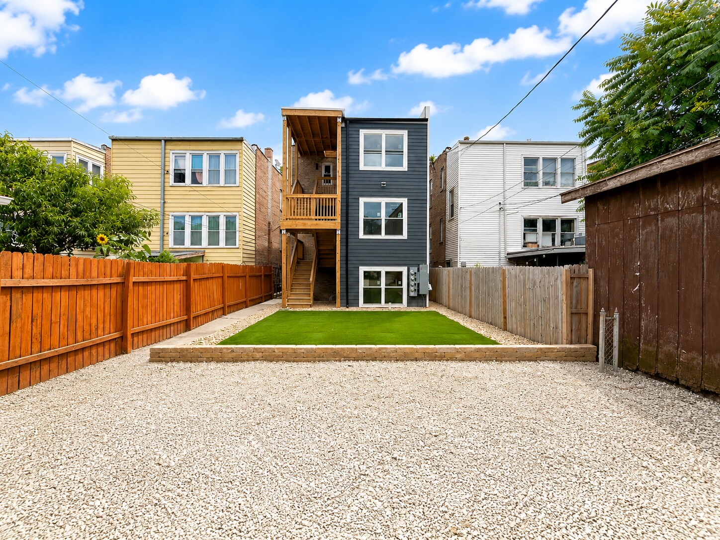 Building Photo - 3136 N Ridgeway Ave