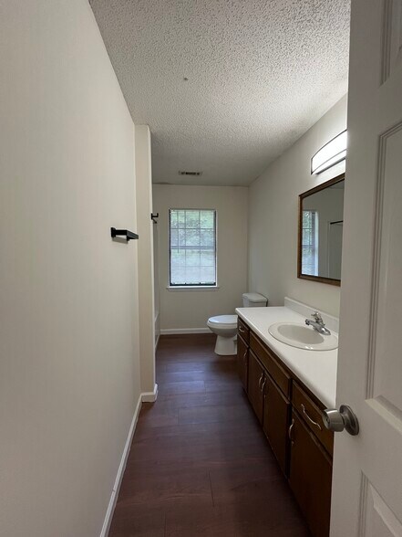 Building Photo - 1319 Stratton Place Dr