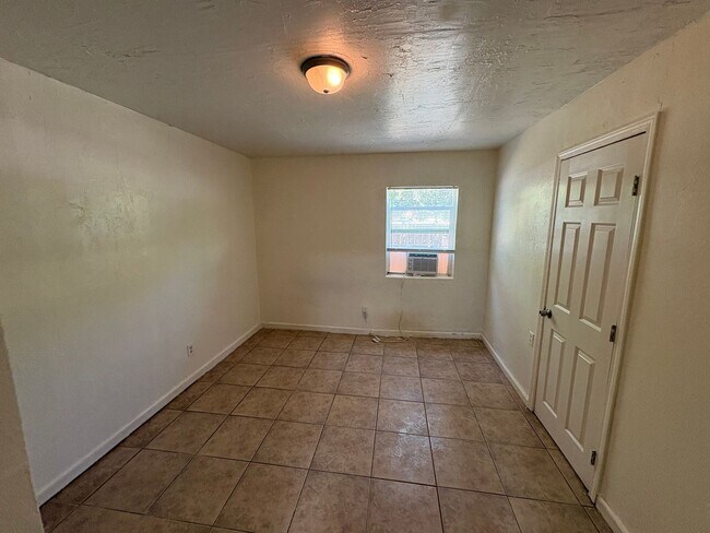 Building Photo - 1265 I St