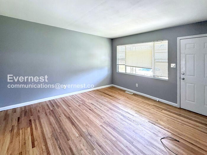 Building Photo - 2907 Lakeside Dr