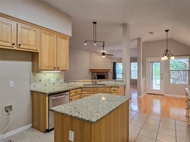 Building Photo - 15628 Fisher Island Dr
