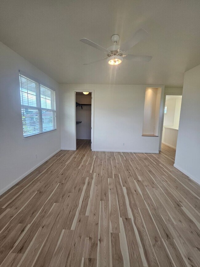 Building Photo - Amazing Home in Moana Estate
