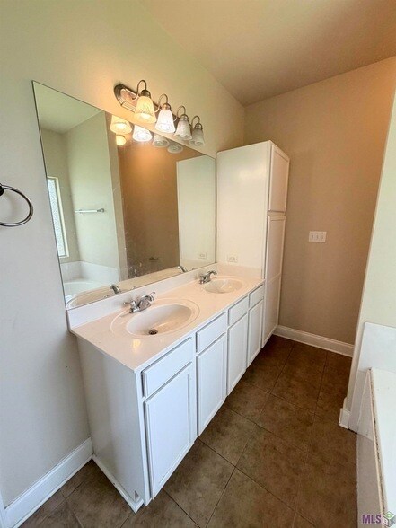 Building Photo - 41188 Lakeway Cove Ave