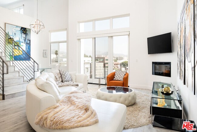 Building Photo - 118 S Kenwood St