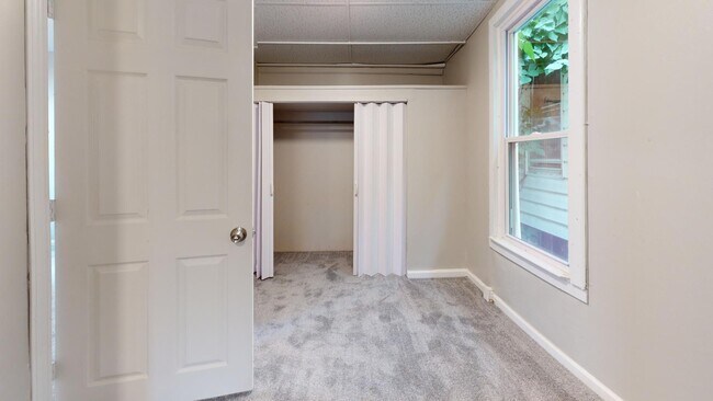 Building Photo - Old Brooklyn Area - 4 Bedroom - 1 Bath - Single Family Home