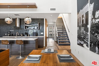 Building Photo - 1250 N Harper Ave