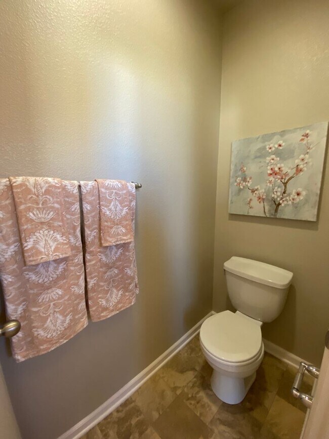 Building Photo - Contemporary 3 Bedroom Capital Village Townhome