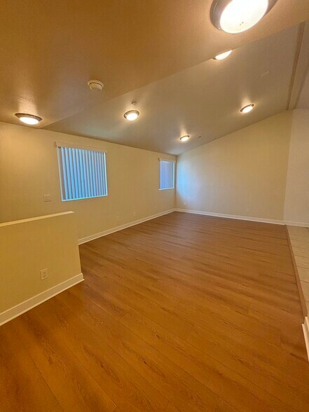 Building Photo - 619 W 83rd St