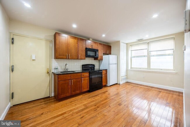 Building Photo - 4706 Chestnut St