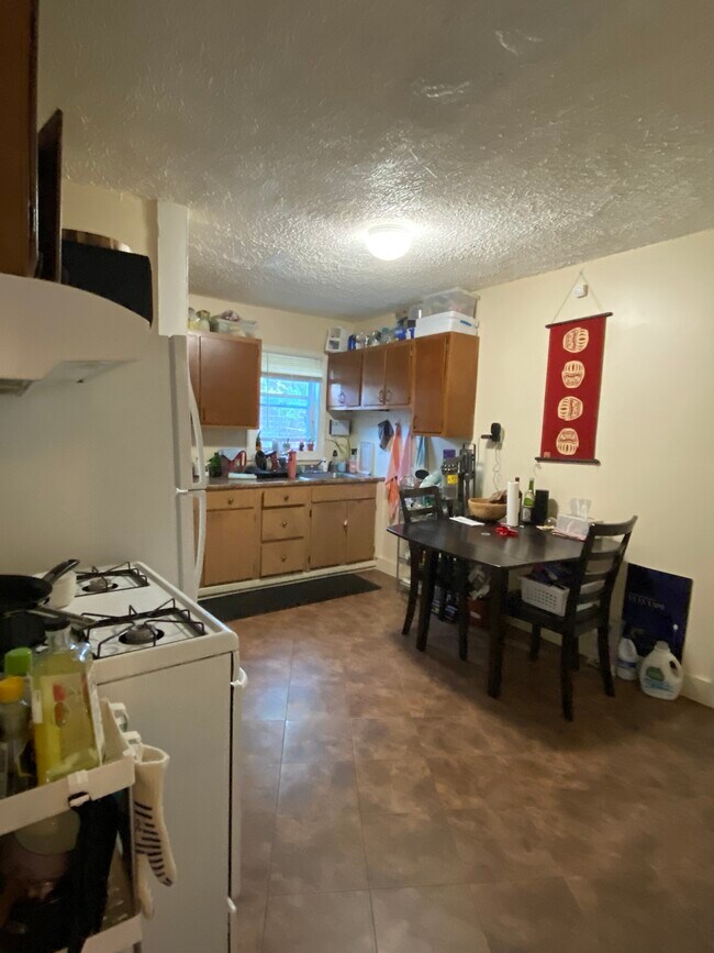 Building Photo - 107 Hooker St