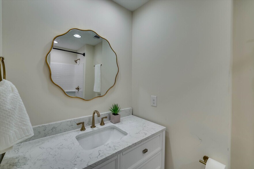 Building Photo - 2702 Downing St